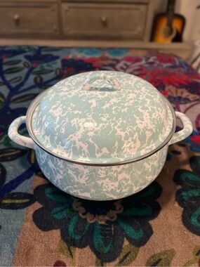 Golden Rabbit Light Blue Swirl Enamel Dutch Oven Pot with Lid 4 Qt - NEVER USED
